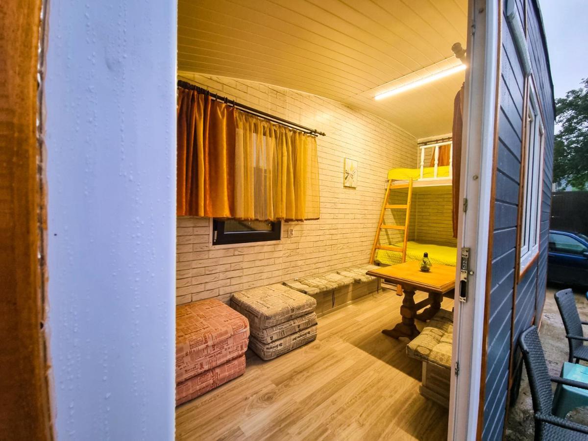 Tiny Houses In The Garden Campulung Moldovenesc Bagian luar foto